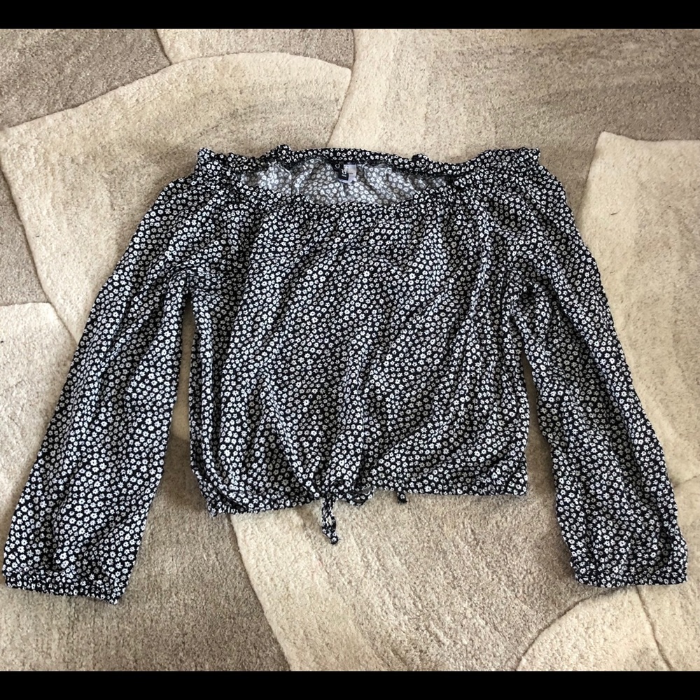 H&M Off Shoulder Black and White Daisy Long Sleeve